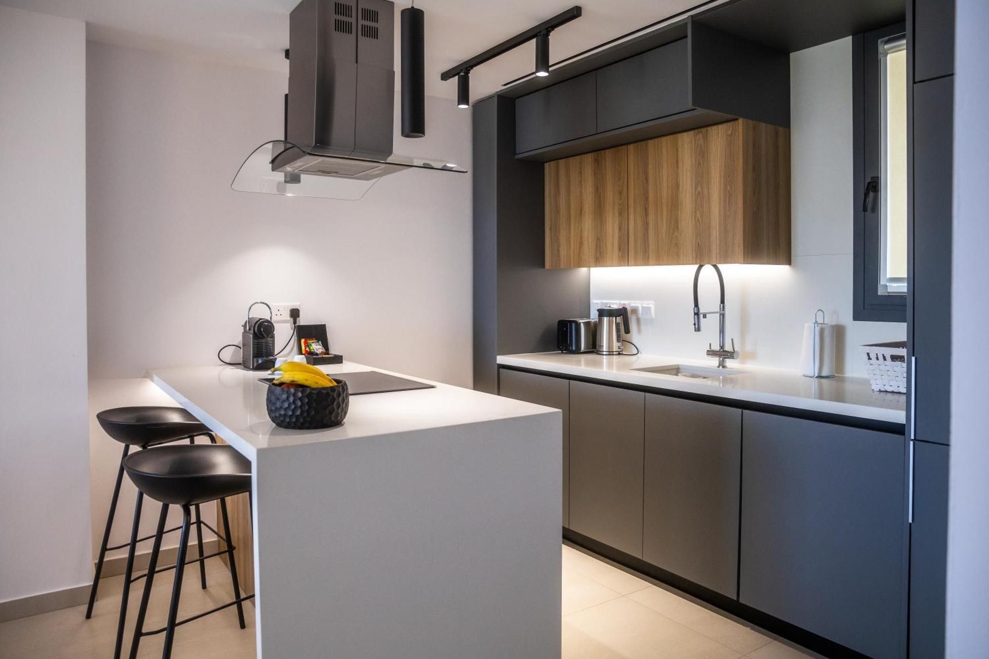 Waterside Sea View Apartments Paphos Esterno foto